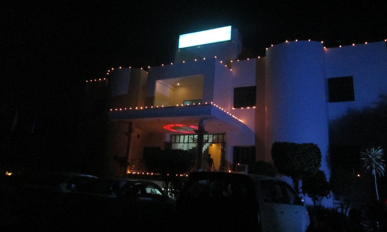 Ramprastha Hotel Ayodhya Exteriör bild