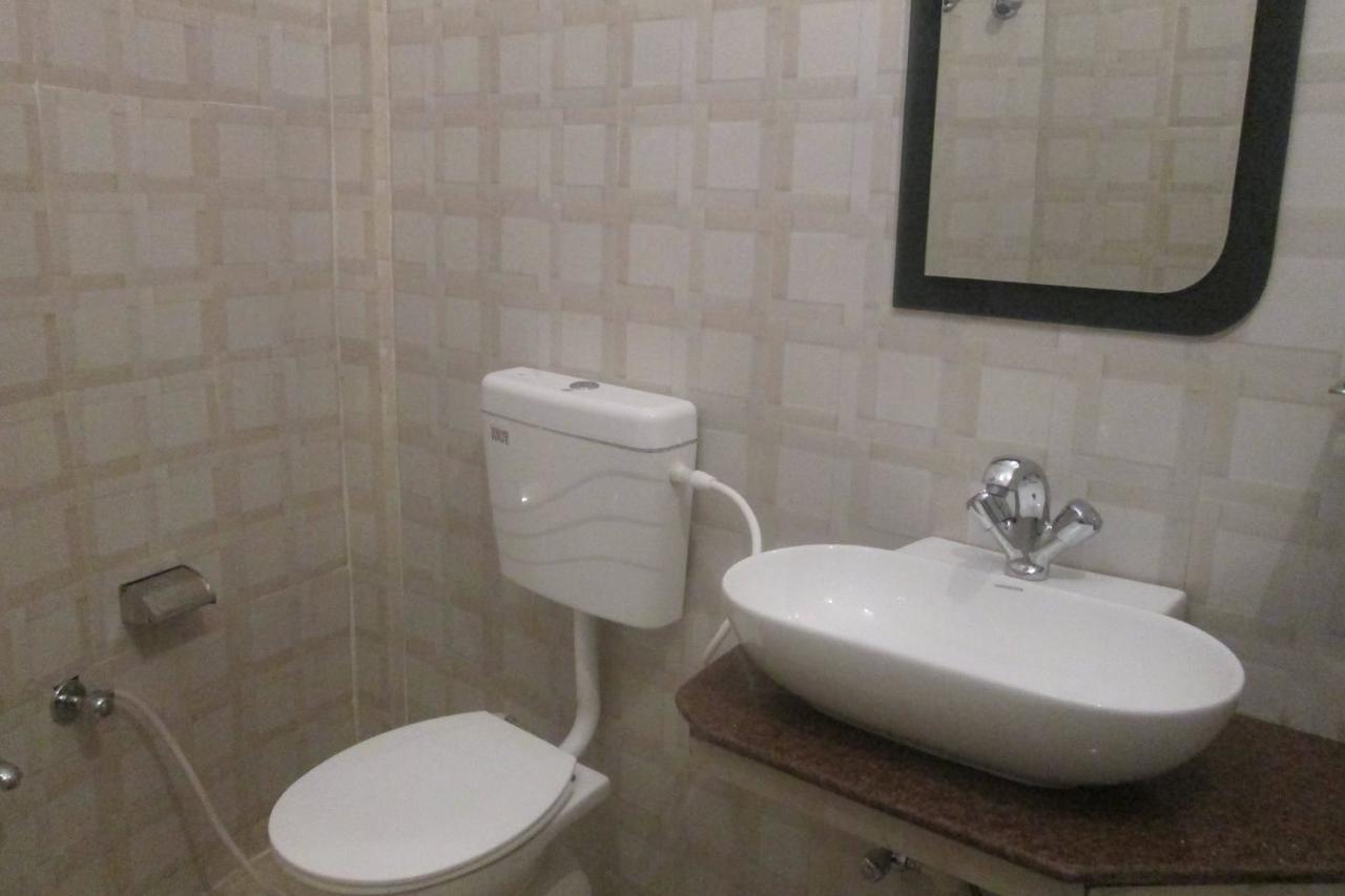 Ramprastha Hotel Ayodhya Exteriör bild