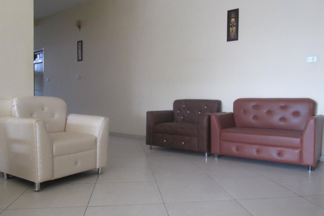 Ramprastha Hotel Ayodhya Exteriör bild