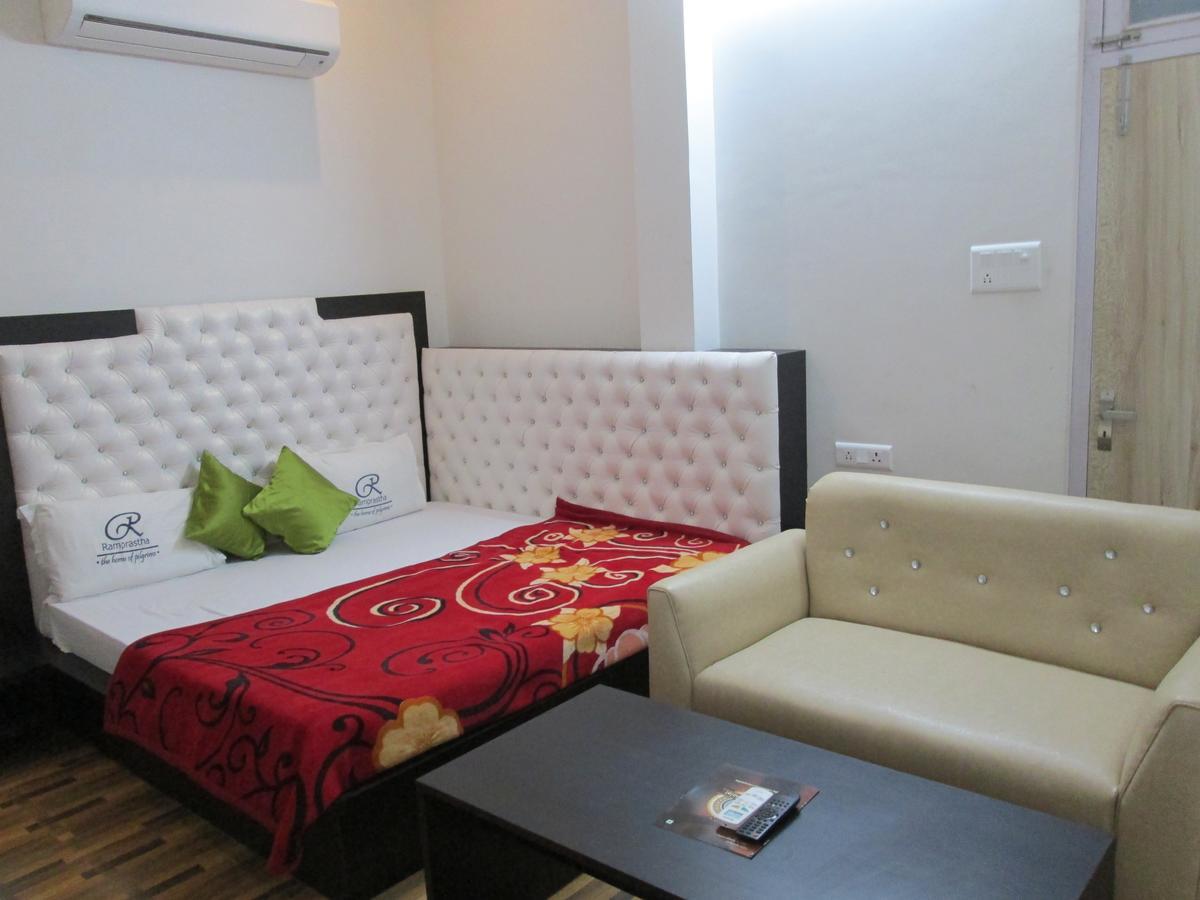 Ramprastha Hotel Ayodhya Exteriör bild